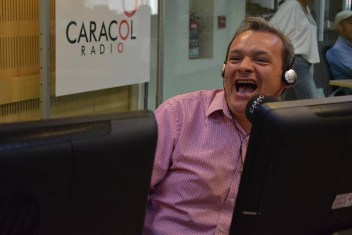 El ídolo de la radio se despide de La Luciérnaga pero continúa con sus comentarios deportivos en El Pulso del Fútbol. #GraciasPelaez