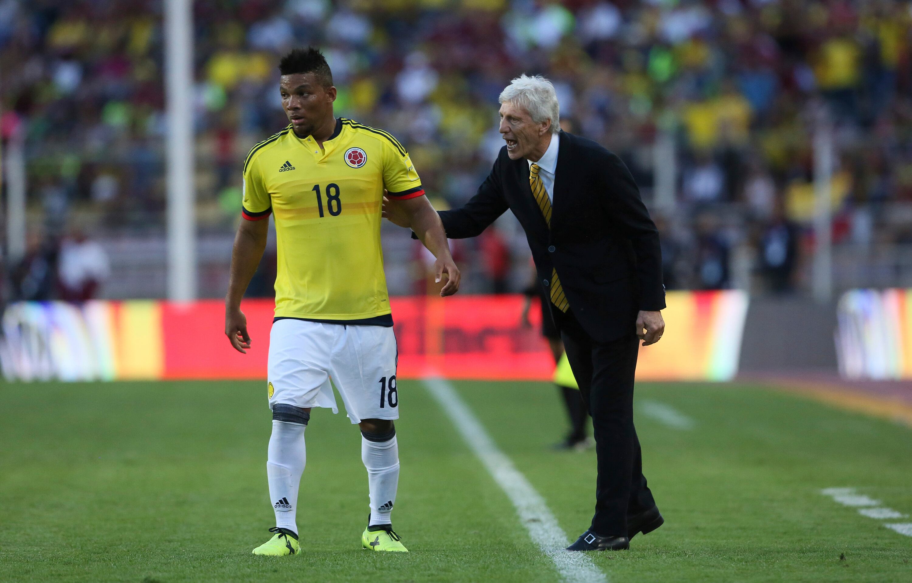 Frank Fabra y José Néstor Pékerman en la Selección Colombia. (Photo by Edilzon Gamez/Getty Images)