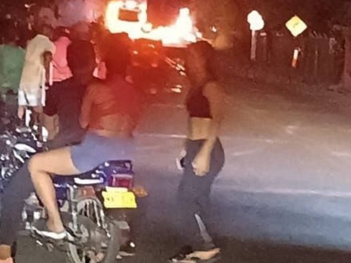 Una mujer muerta y dos policías heridos por carro bomba en Patía, Cauca