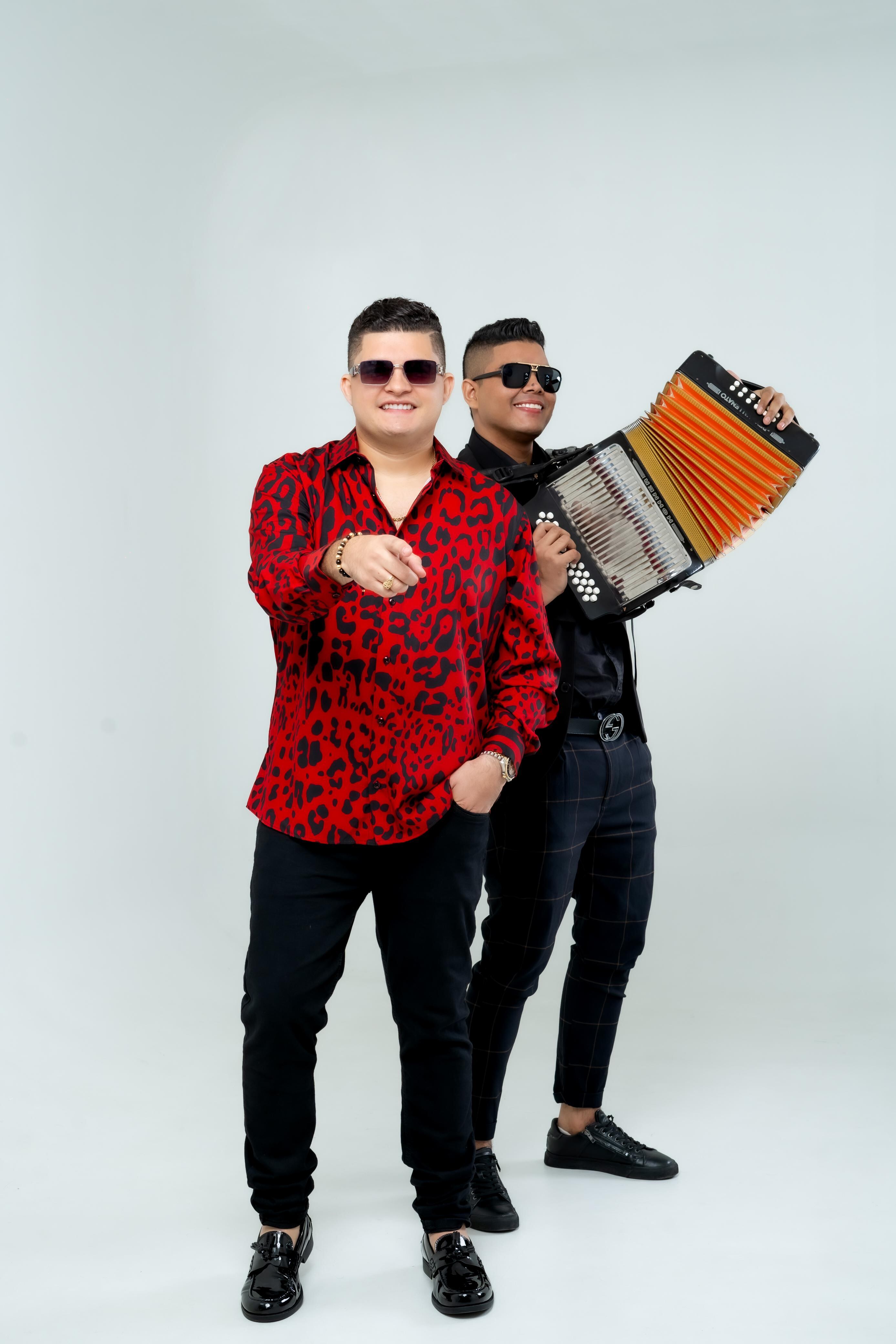 Cristian Pérez La Voz le apuesta a “Vamos con toda”, su primer EP