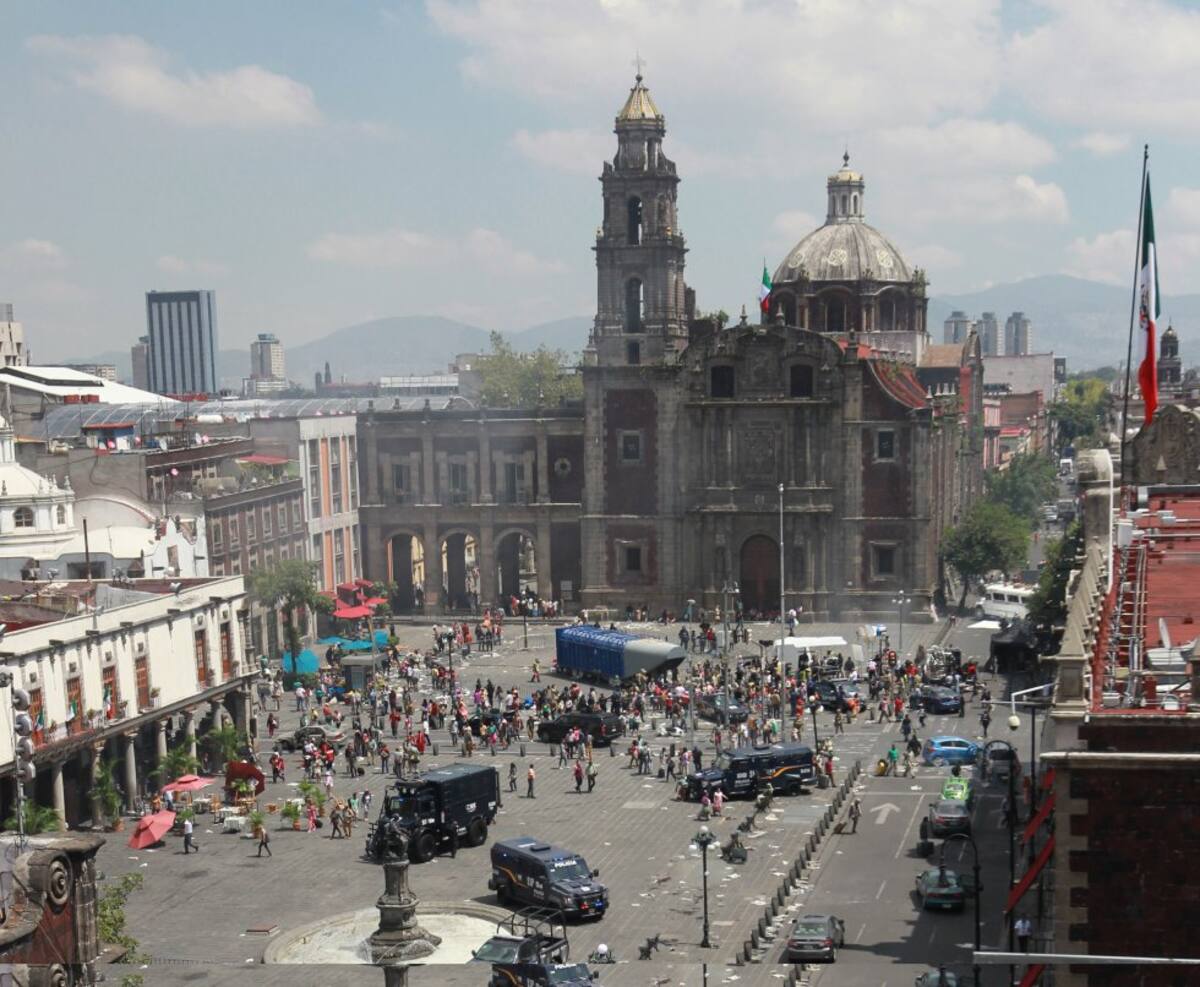 Gabriela Ramos y Fabiola Plata, dos de las 700 extras con los que cuenta la grabación en la capital