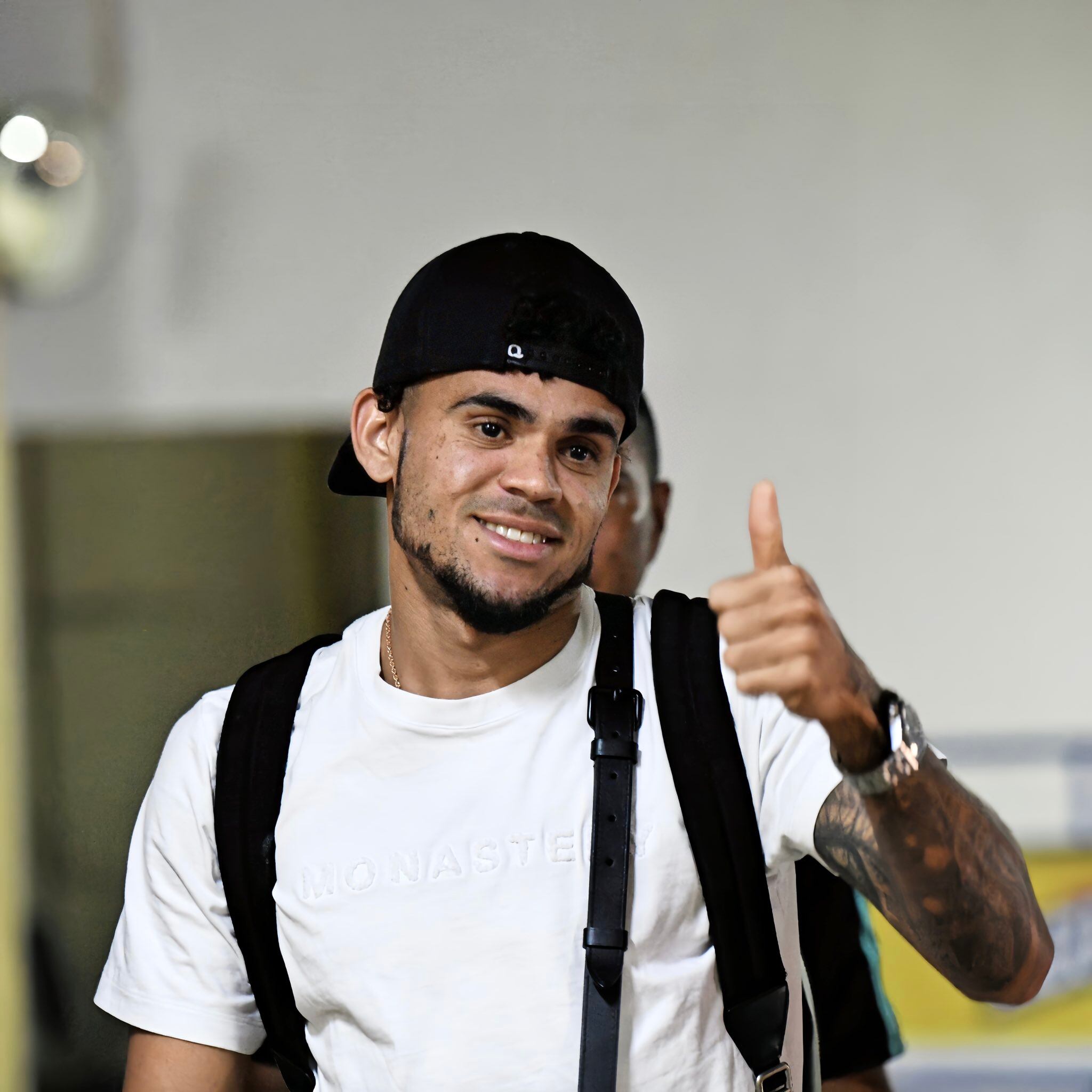 Luis Díaz a su llegada a la concentración de la Selección Colombia / Twitter: @FCFSeleccionCol.