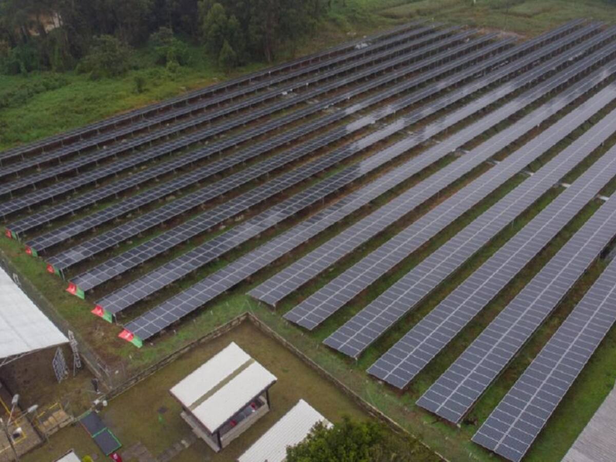 Inauguran gigantesca granja solar para el sector metalúrgico en Rionegro