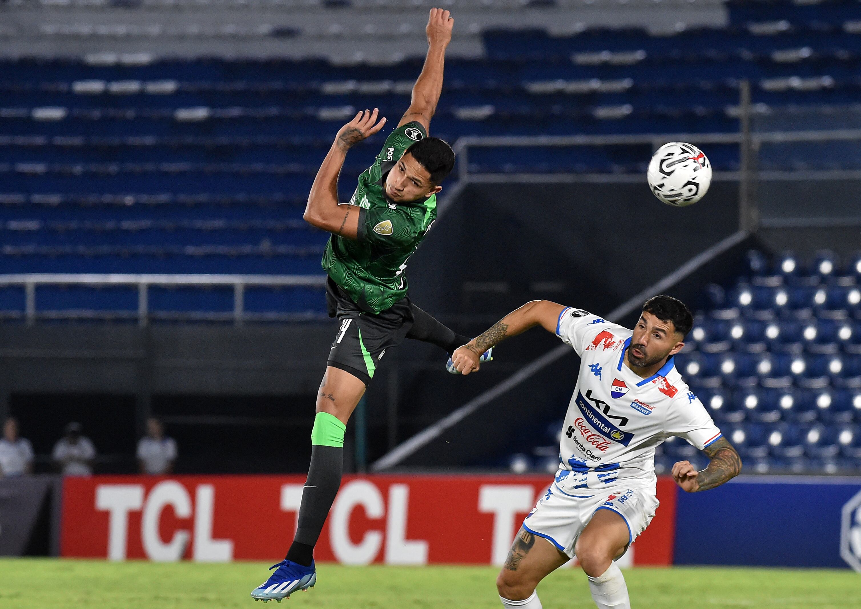Duelo entre Nacional y Atlético Nacional en Copa Libertadores. (Photo by NORBERTO DUARTE / AFP) (Photo by NORBERTO DUARTE/AFP via Getty Images)