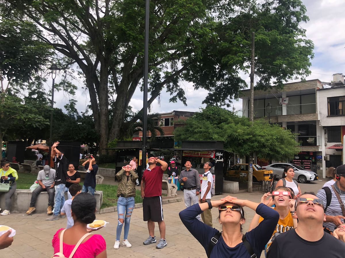 El eclipse anular de sol se pudo observar desde el parque principal de La Tebaida, Quindío