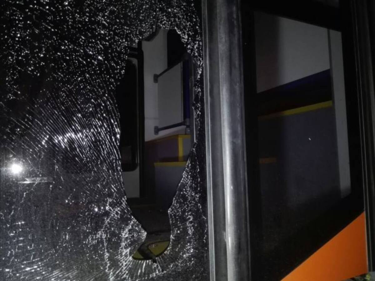 Único bus articulado de Transcaribe en Cartagena fue atacado por motociclistas