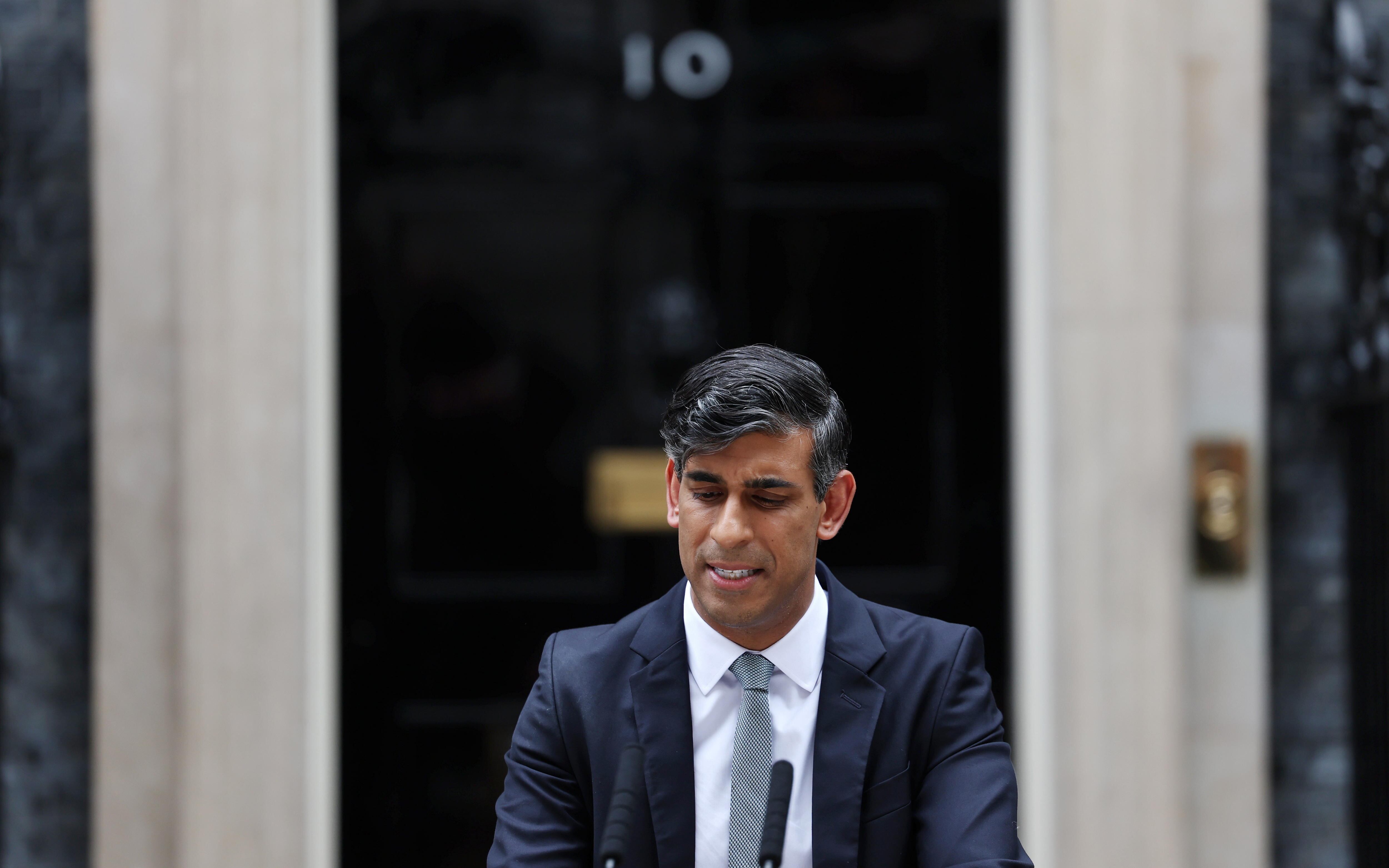 El saliente primer ministro británico, Rishi Sunak, anunciando su renuncia. 
EFE/EPA/ANDY RAIN