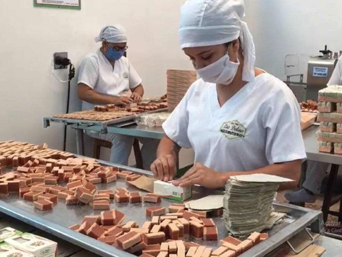 VIDEO: Falta de agua afecta producción de bocadillo veleño
