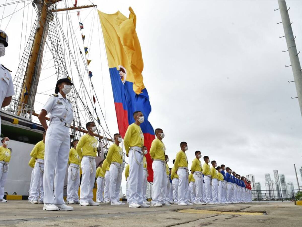 Cadetes culminaron entrenamiento a bordo del buque Gloria