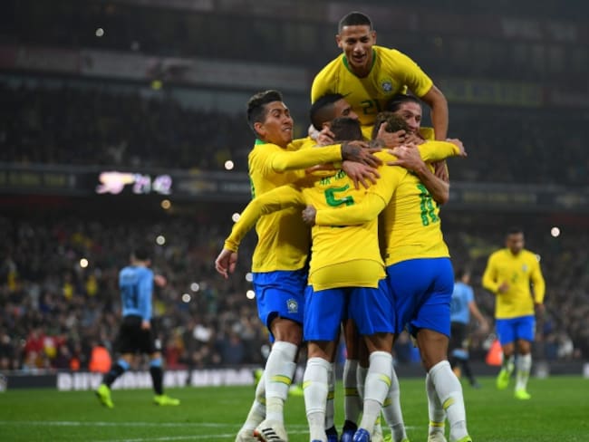 Brasil le gana el pulso a Uruguay con gol de Neymar