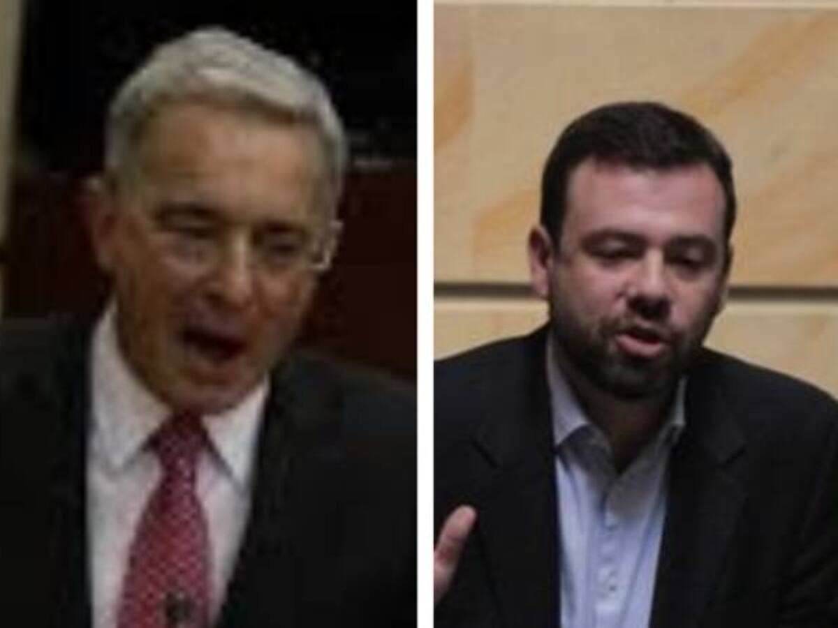 Fuerte discusión entre Álvaro Uribe y Carlos Galán en el Senado