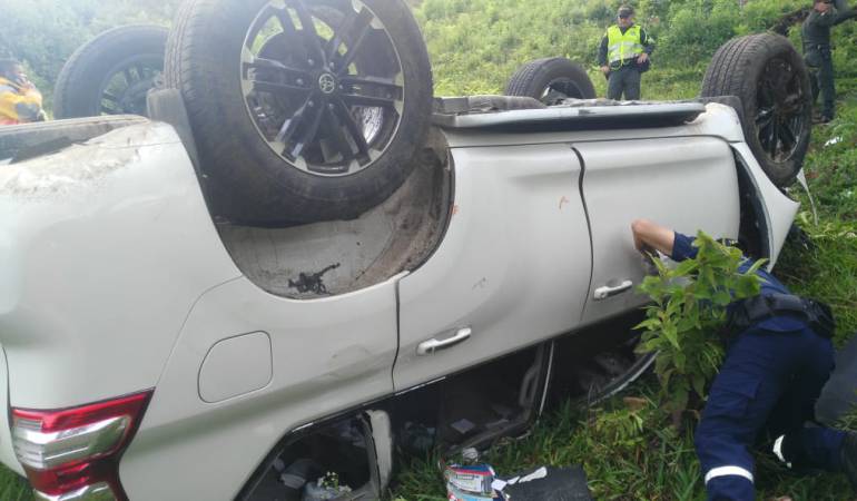 Camioneta que rodó por un abismo en Anserma, Caldas