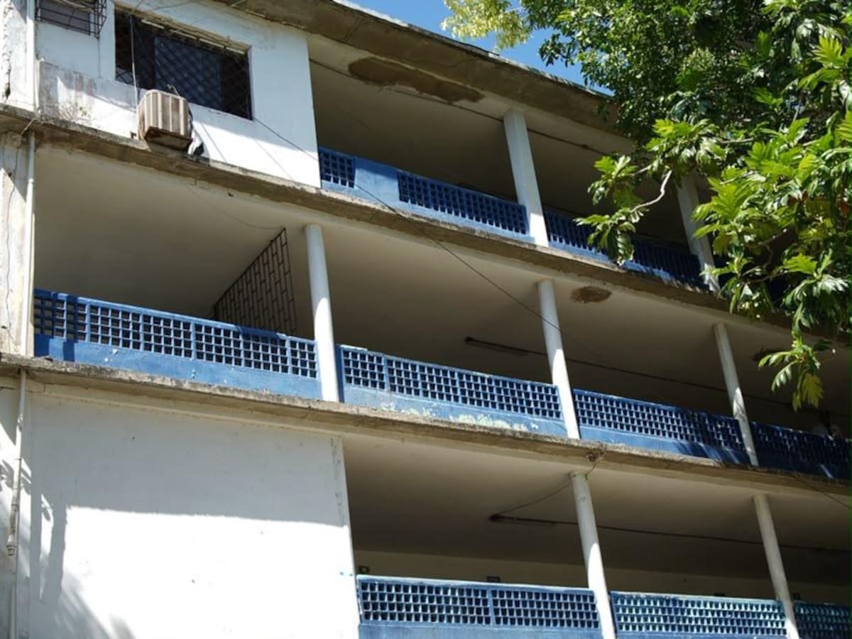 Alcalde Dumek Turbay rehabilitará el emblemático Liceo de Bolívar tras una década de espera