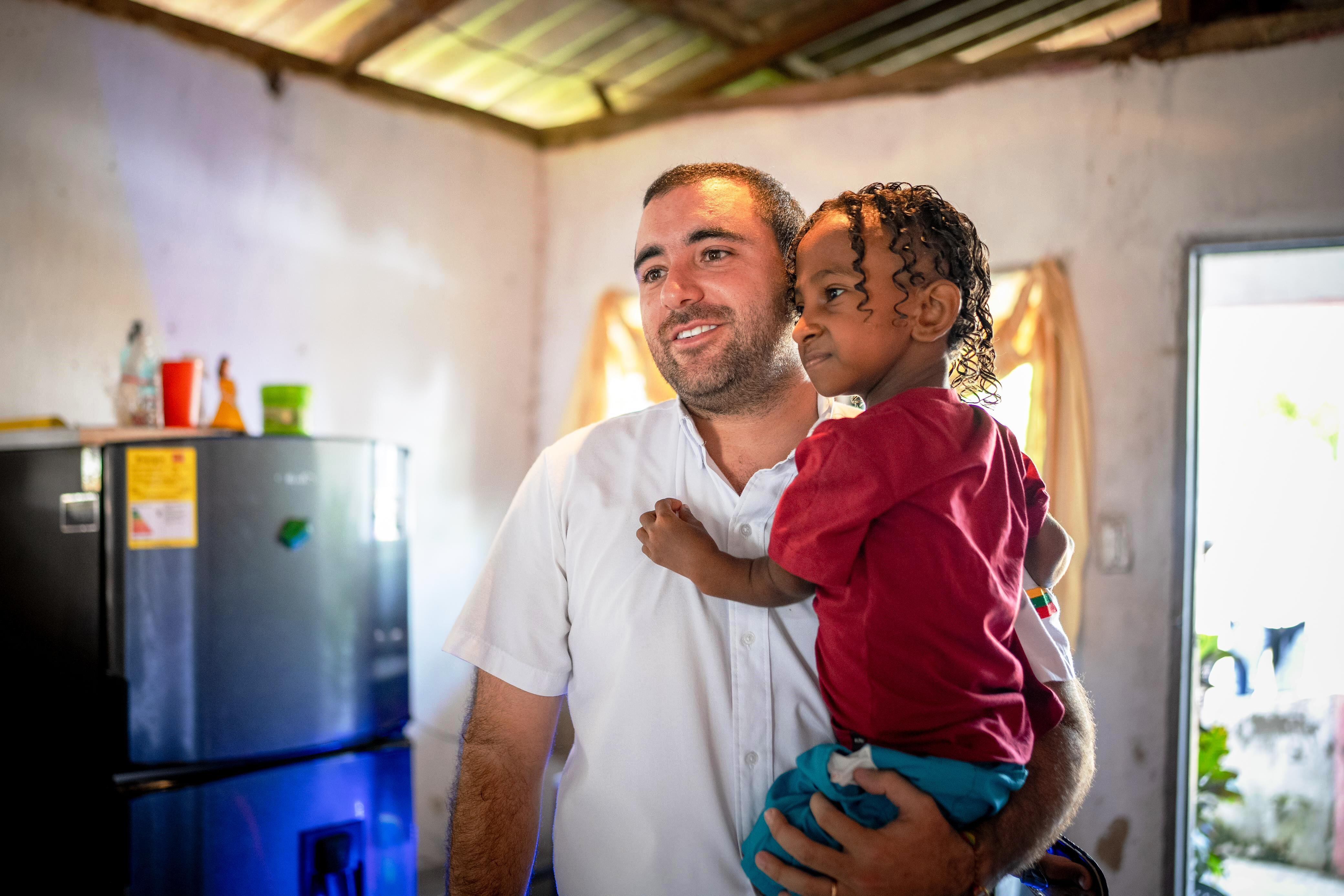 Un sueño cumplido: gobernador Yamil Arana construirá una casa nueva al niño Isaac Abdala