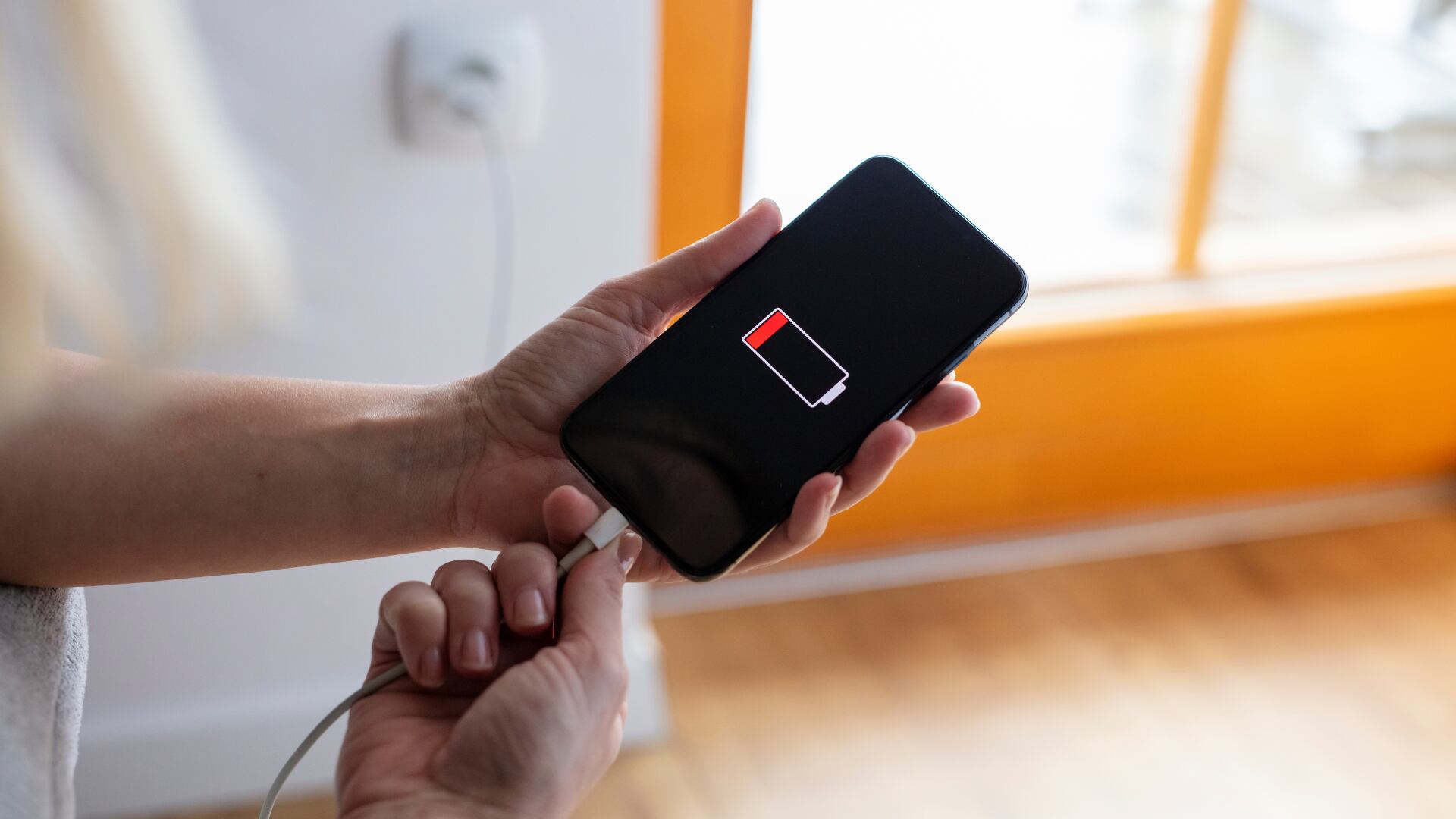 Mitos comunes sobre el cuidado de la batería del celular (Getty Images)