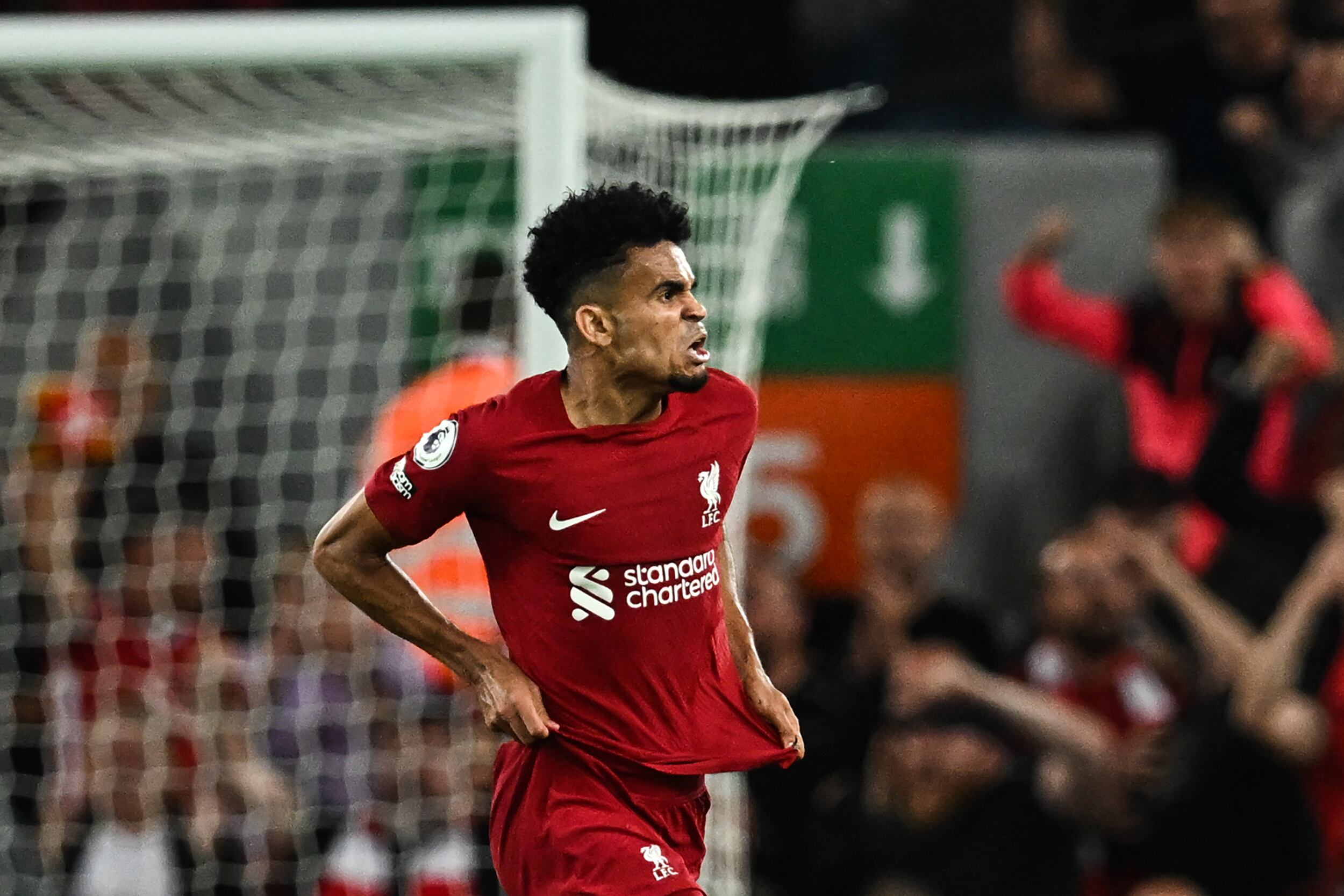 Luis Díaz celebra uno de sus 10 goles convertidos con el Liverpool en la presente temporada. (Photo by PAUL ELLIS/AFP via Getty Images)
