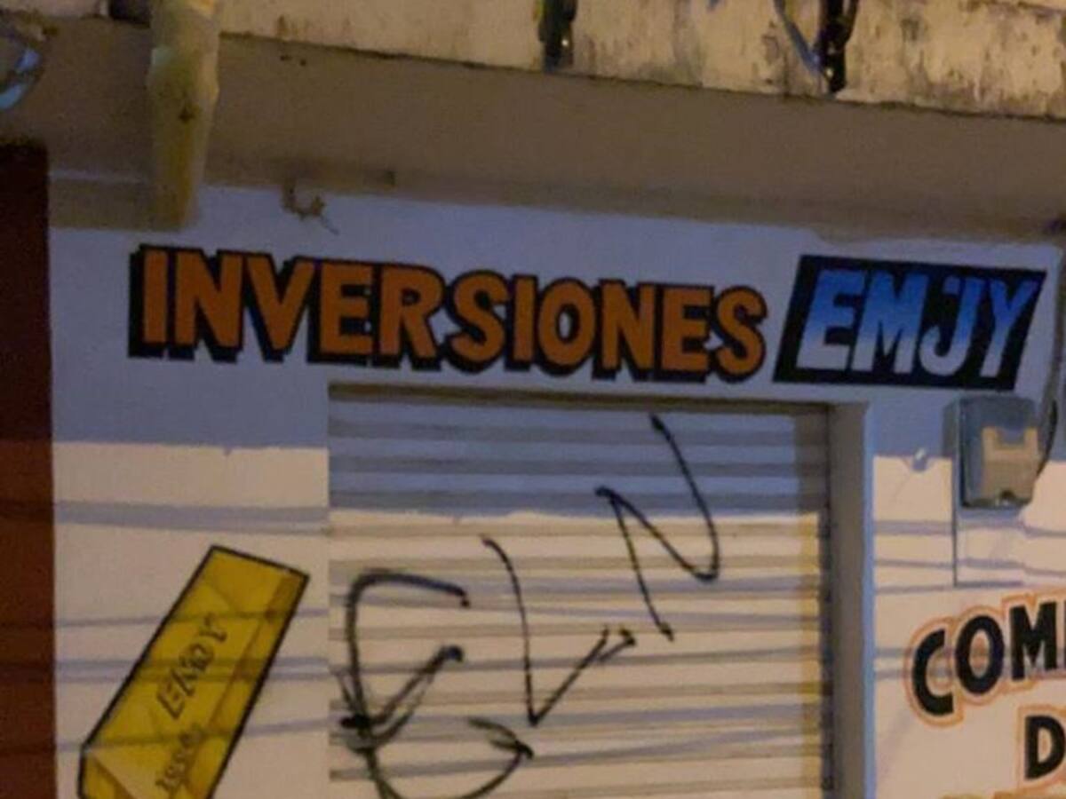 En el Bagre incineraron un vehículo y pintaron locales con siglas del ELN