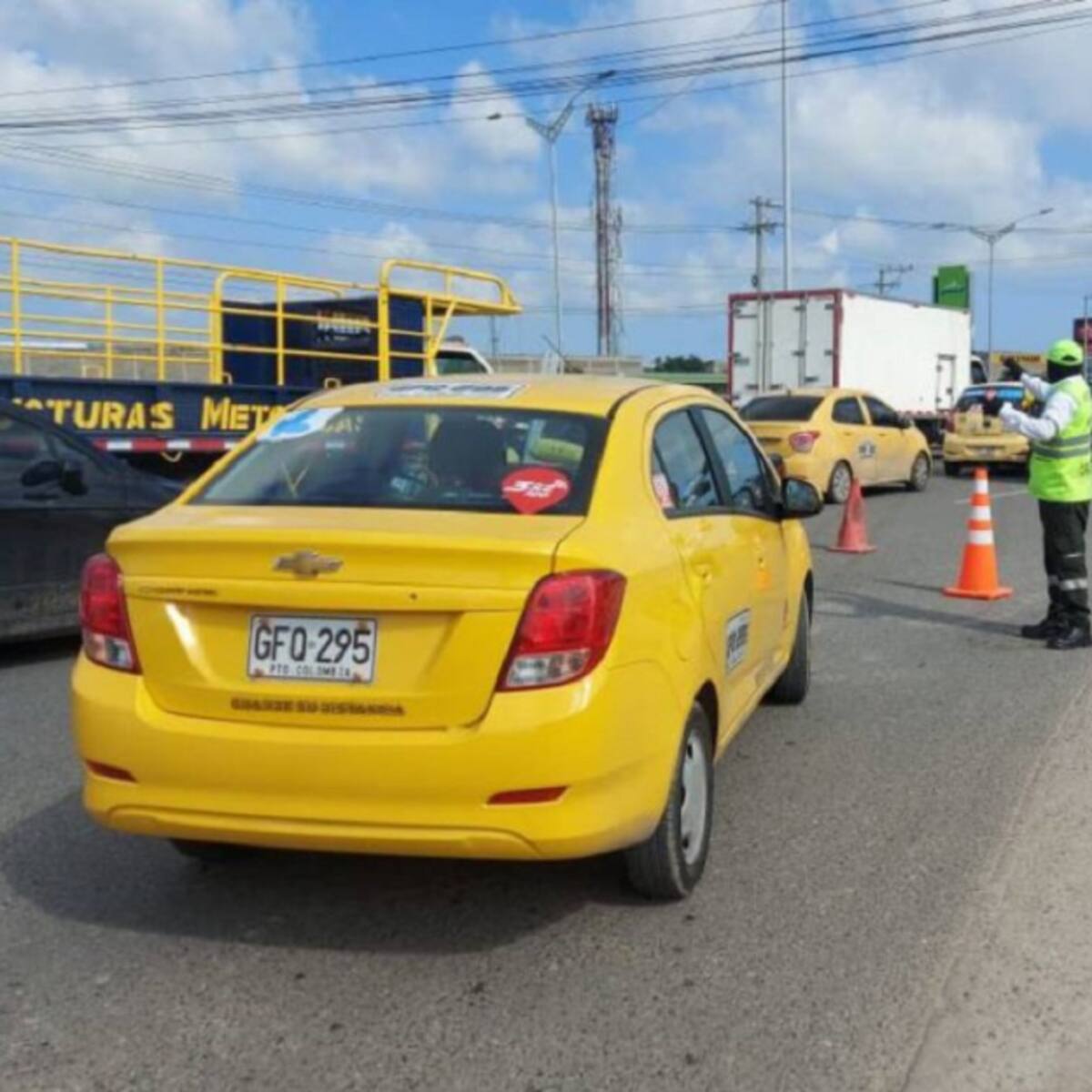 En UCI permanece conductor de vehículo que se estrelló en Las Torres