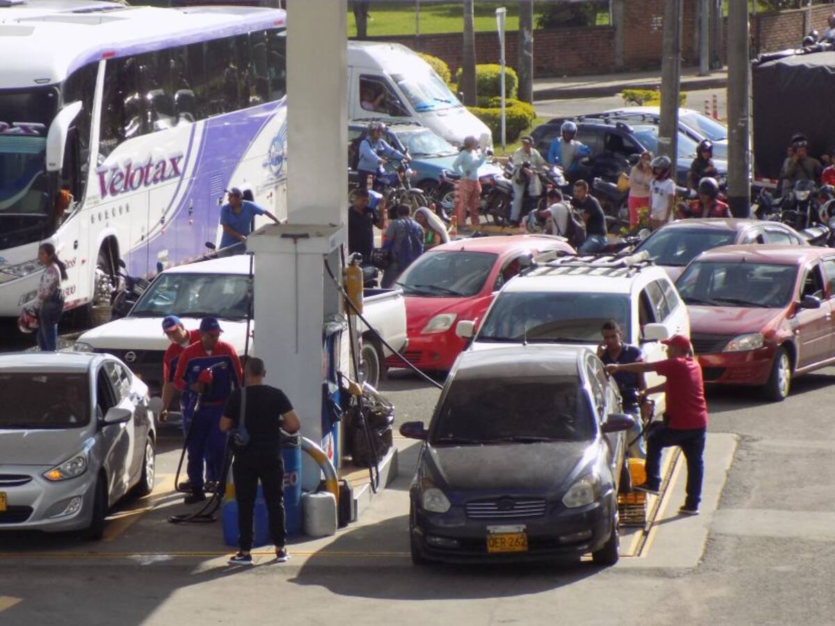 Galón de gasolina sube $200 y el ACPM $180 desde la medianoche