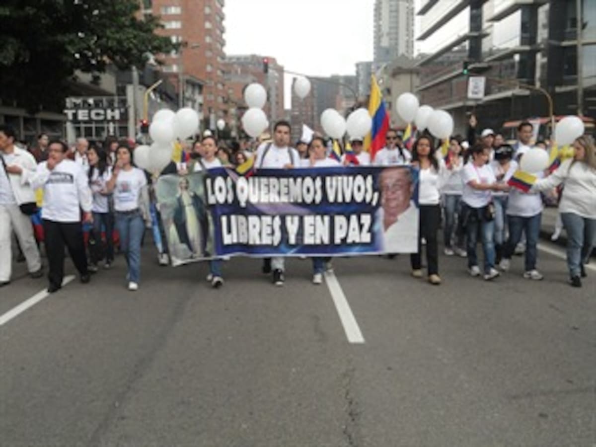 Miles de colombianos salieron a las calles para pedir la liberación de secuestrados