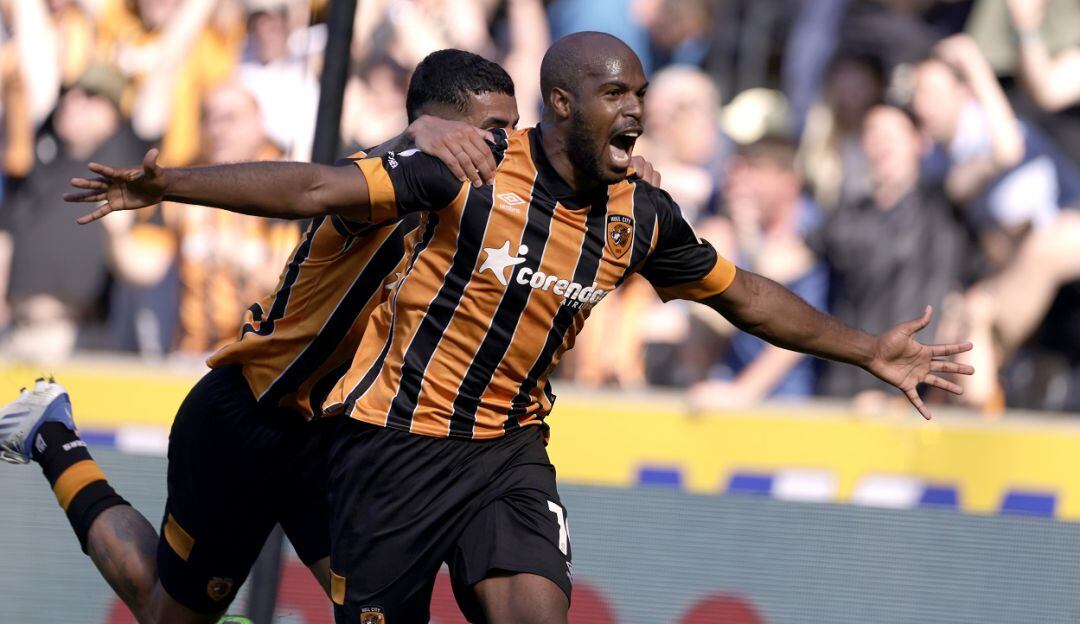 Oscar Estupiñán fue elegido como el mejor futbolista del mes en Hull City.
