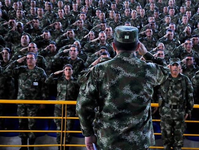 Ejército abrió investigación contra coronel señalado de acoso sexual