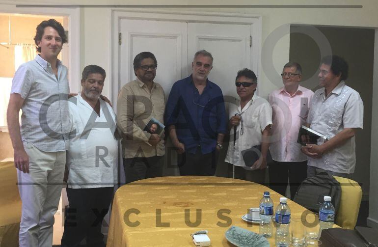 Las Farc reunidas con el exfiscal Luis Moreno Ocampo.