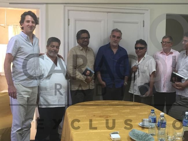 Las Farc reunidas con el exfiscal Luis Moreno Ocampo.