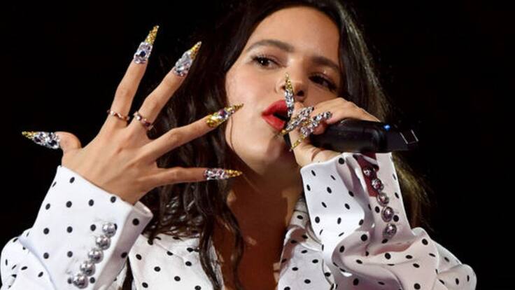 Verónica, la mujer tras las manicuras de Rosalía