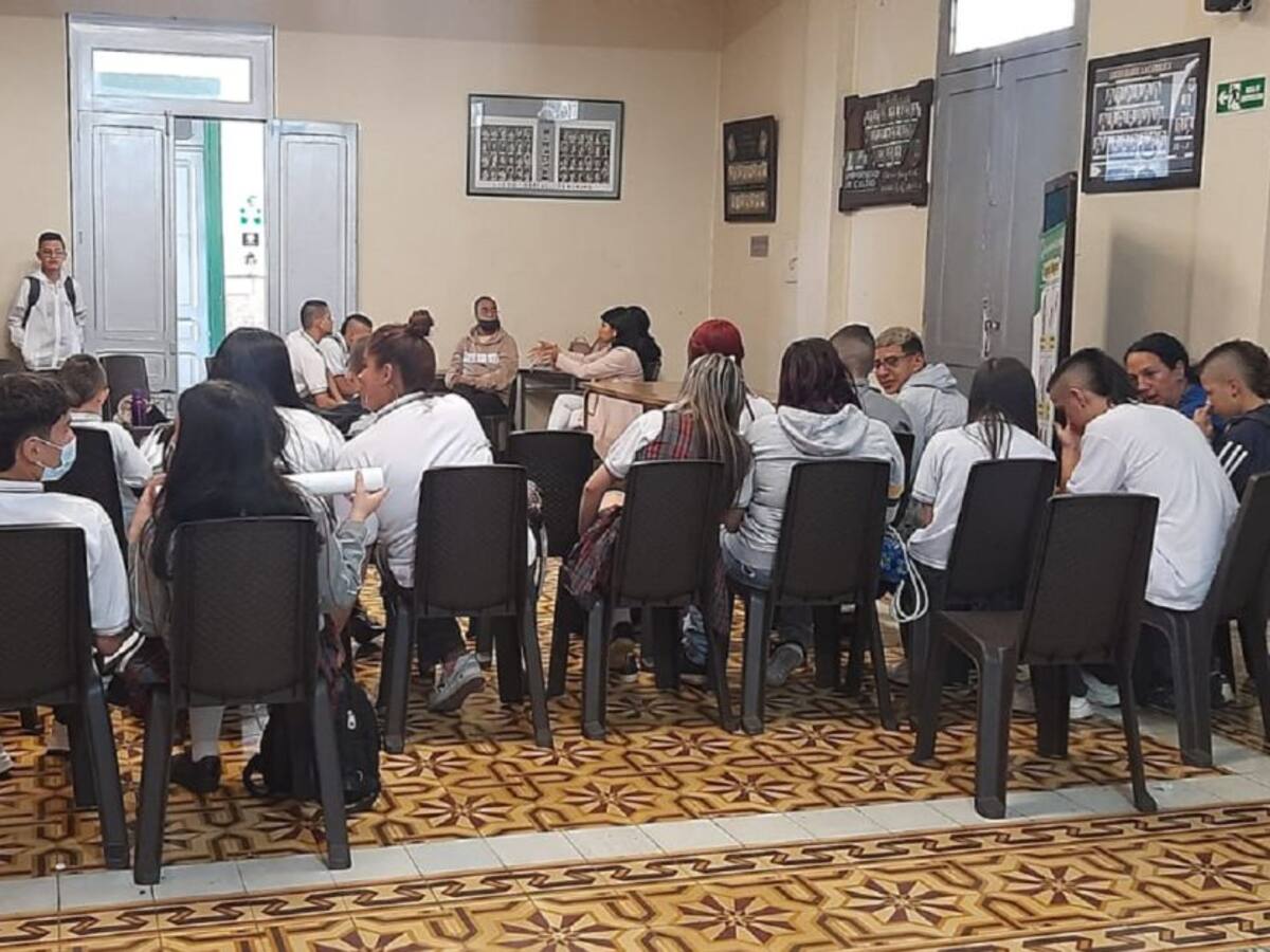 Comunidad estudiantil del INEM piden a la Secretaría de Educación respuesta