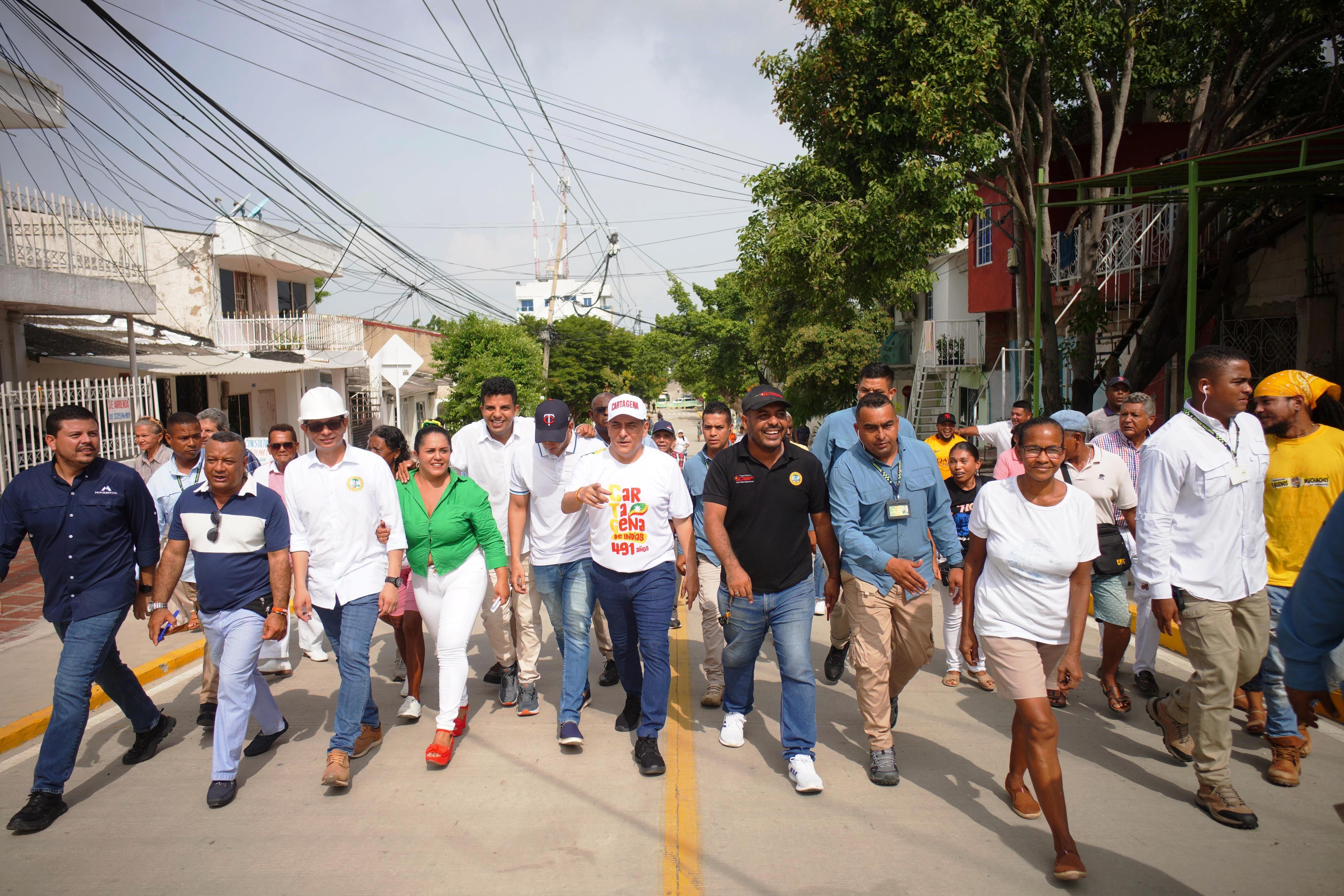Alcalde Dumek entregó la Calle la Lengua en el barrio Los Calamares