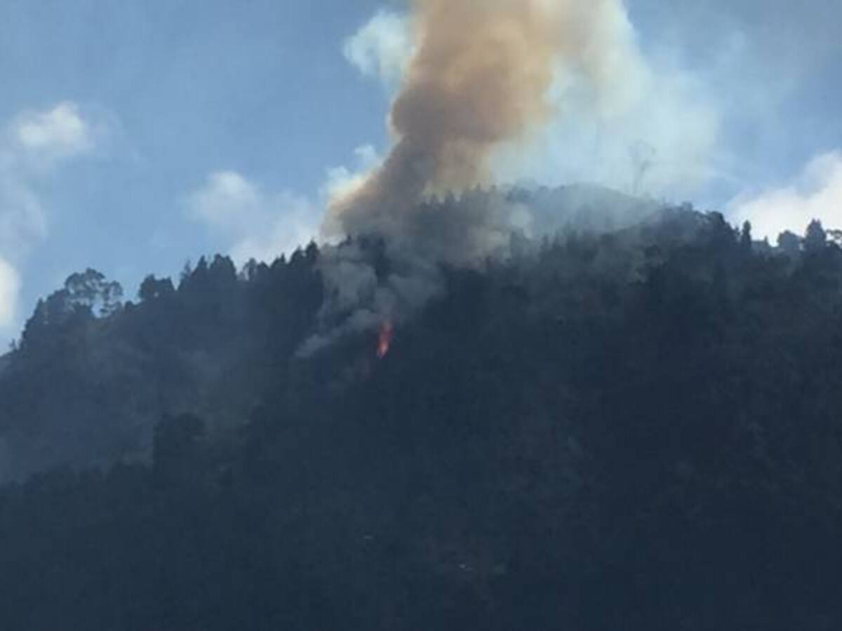 Incendio en los cerros orientales está controlado en un 70 por ciento