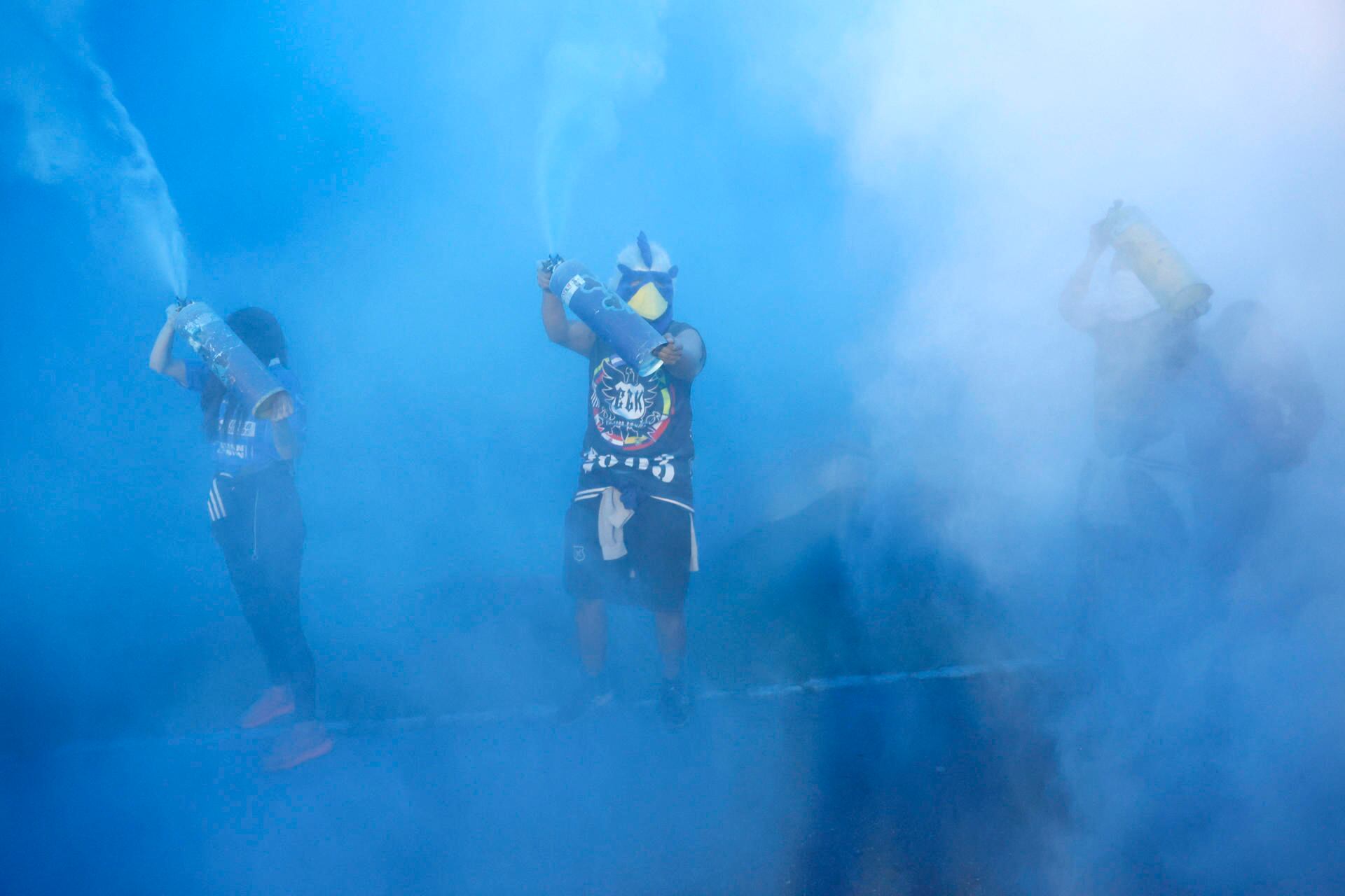 En medio de la celebración azul se presentaron algunas dificultades en materia de seguridad (EFE/ Mauricio Dueñas Castañeda)