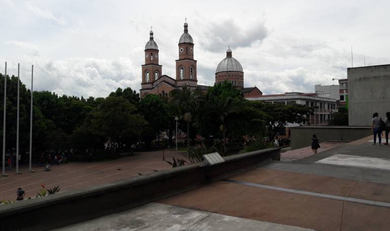 De lunes a viernes escuche 1150AM Las noticias de la región