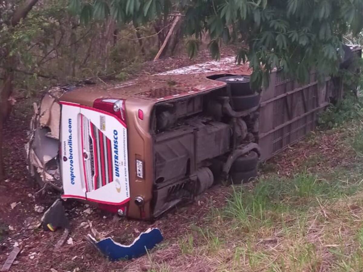 Accidente de bus al sur del Magdalena deja 5 muertos y al menos 30 heridos