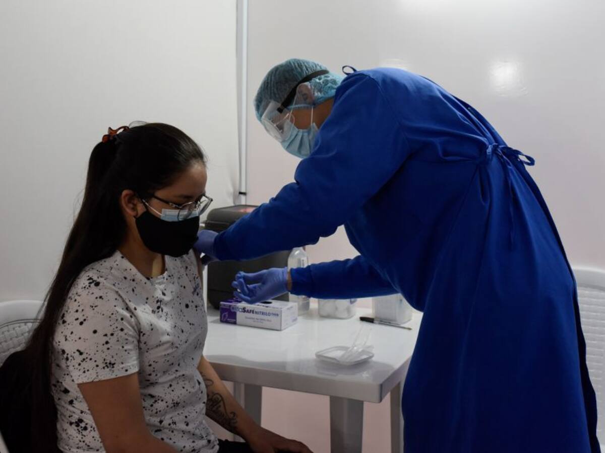 Cartagena instaló punto de vacunación para migrantes venezolanos