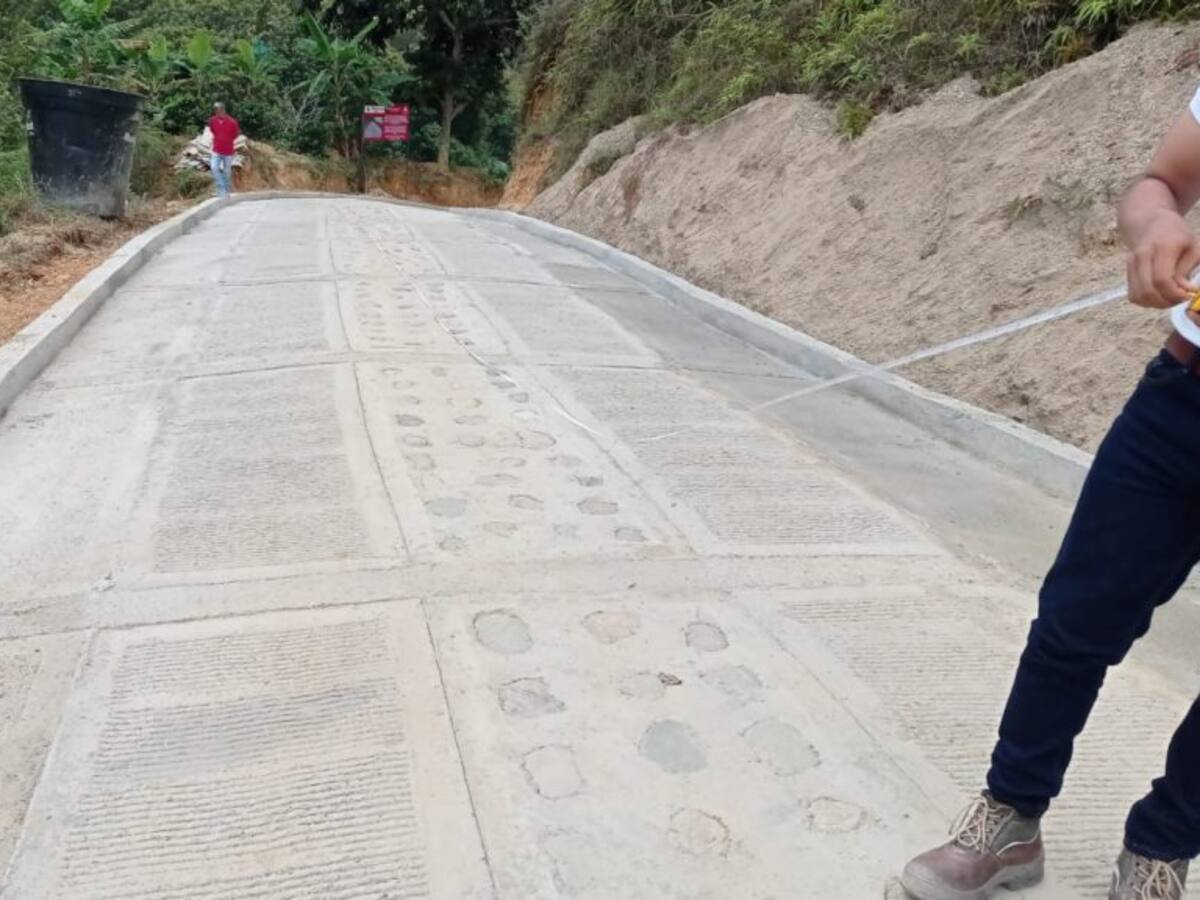 Juntas de Acción Comunal en Neiva lideran proyectos de Construcción de placas huellas