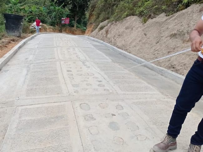 Juntas de Acción Comunal al frente de la Construcción de Placas Huellas en el Huila