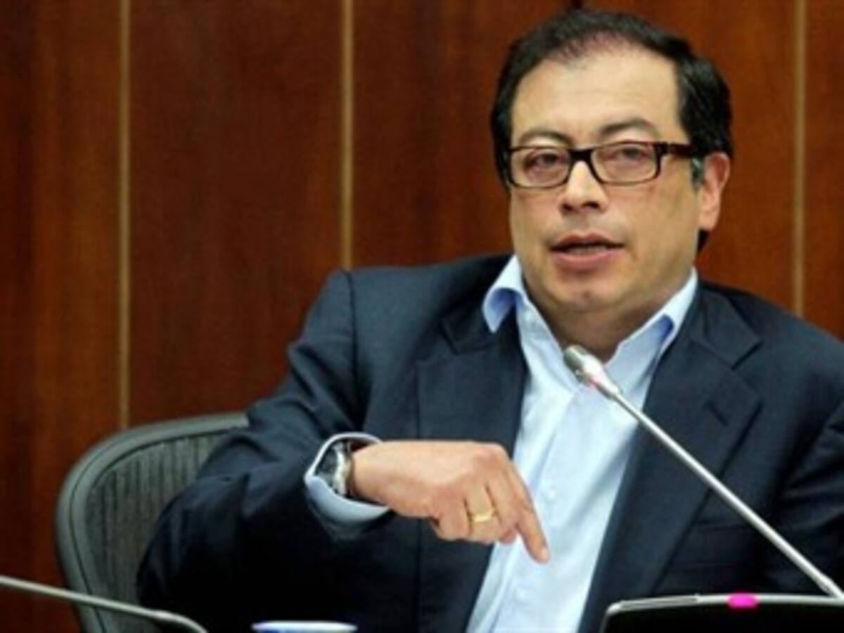 Fiscalía aplaza para el 5 de febrero interrogatorio al alcalde Petro