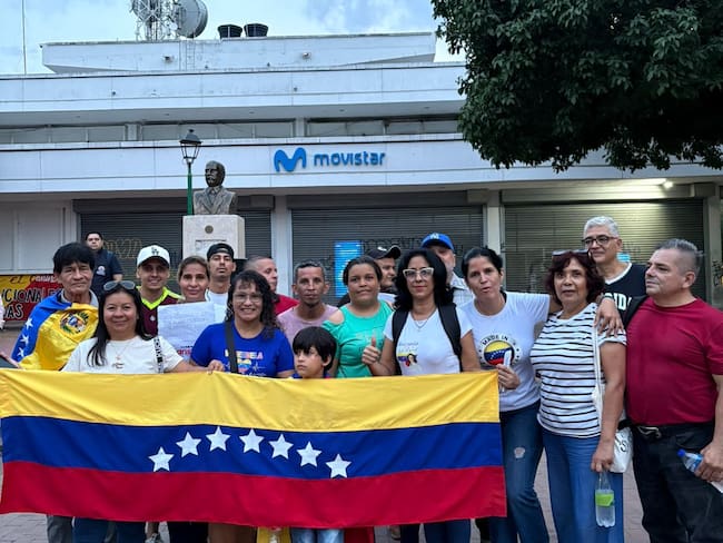 Venezolanos en Cúcuta celebran la captura de Nicolás Maduro y respaldan a Edmundo González. / Foto: Jenny Márquez.