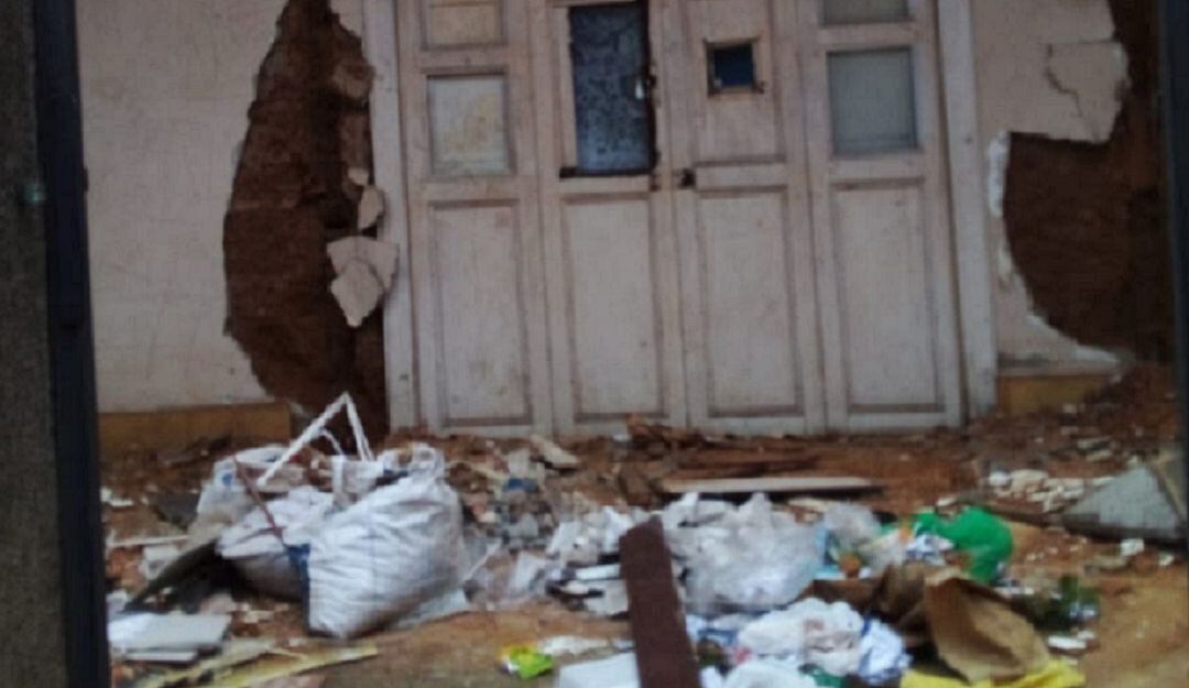 Casa abandonada en el centro es guarida de delincuentes y consumidores de droga 