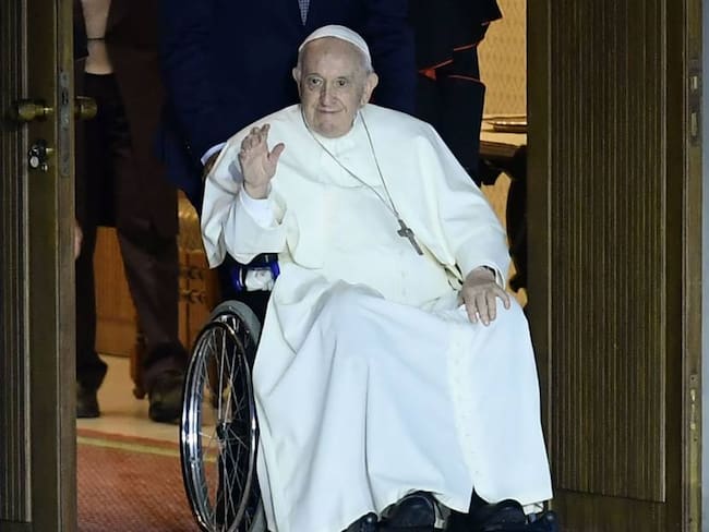El papa Francisco debe movilizarse en silla de ruedas ante su dolor de rodilla.             Foto: Getty 