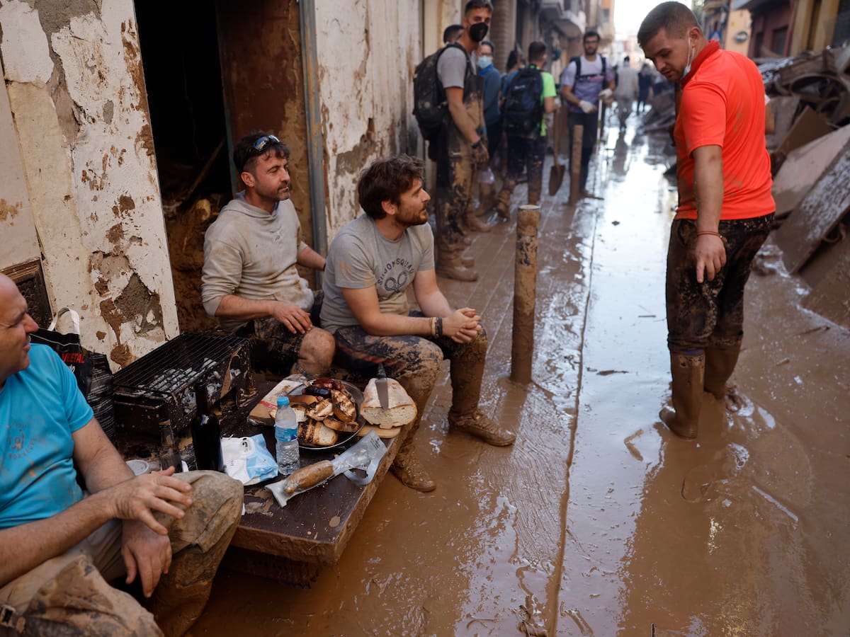 El temporal DANA deja 211 muertos en Valencia y moviliza a 10,000 efectivos en España