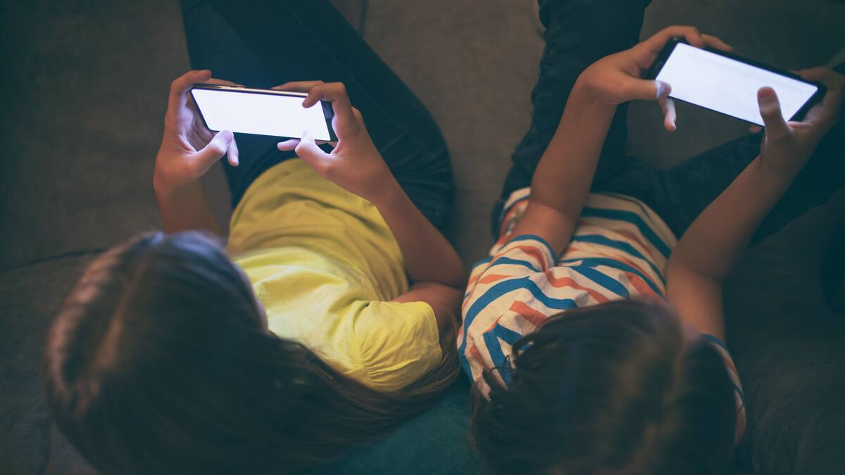 “Celulares y redes sociales no son juguetes”: psicóloga experta en protección a la niñez
