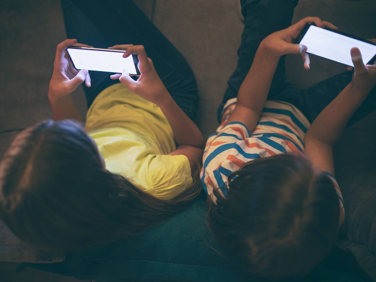 “Celulares y redes sociales no son juguetes”: psicóloga experta en protección a la niñez