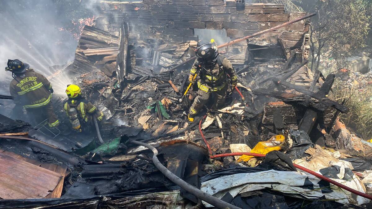 El incendio en el barrio Moscú dejó tres casas quemadas