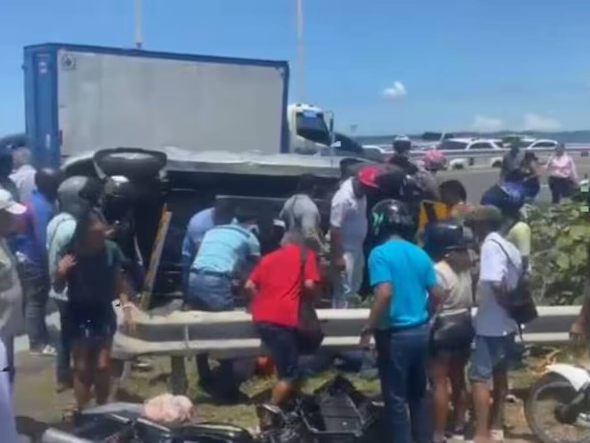 Dos vehículos involucrados en grave accidente de tránsito cerca al túnel de Crespo