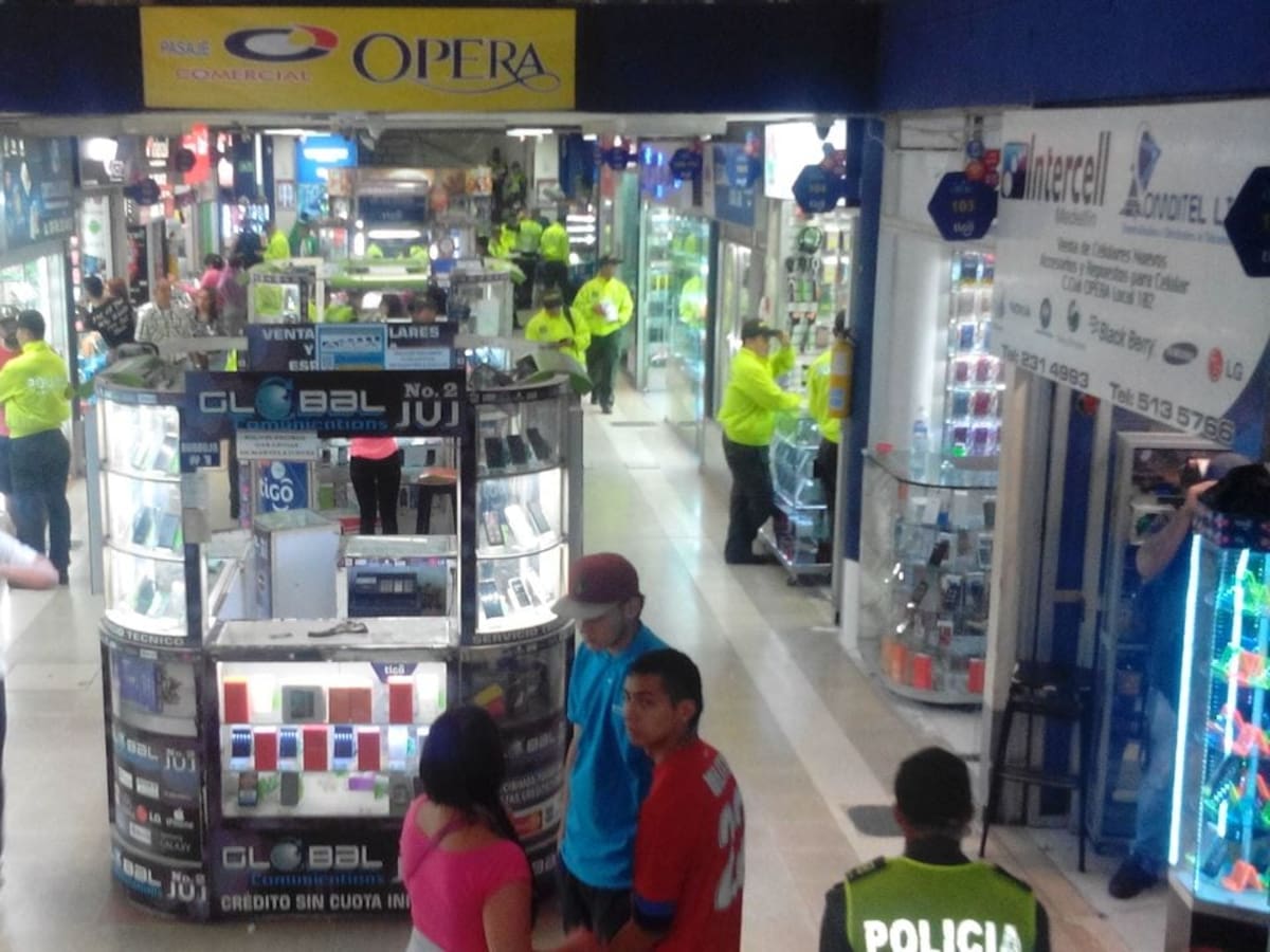 En el Pasaje Comercial Ópera consideran tomar medidas legales por sellamiento de locales
