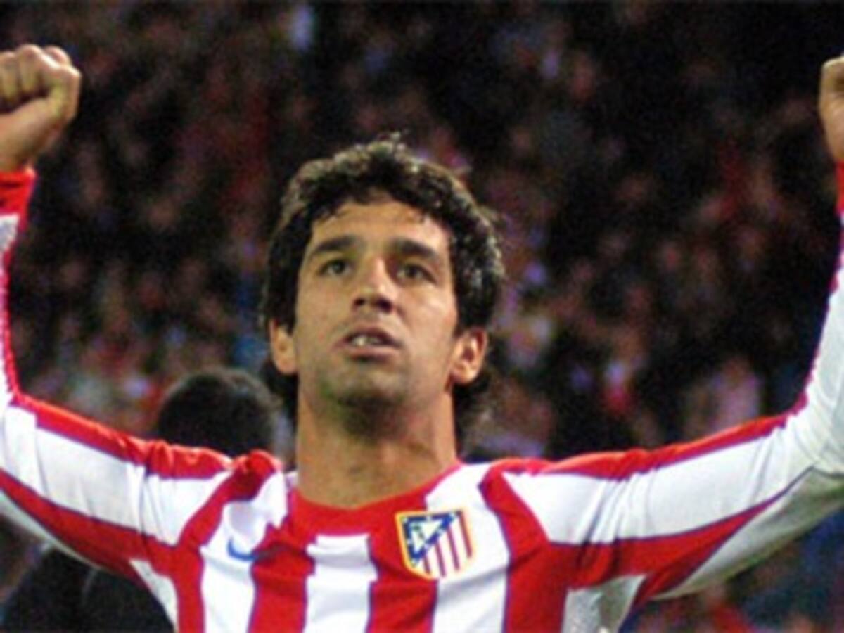 Atlético de Madrid vence al Granada y se mantiene a tres puntos del Barcelona