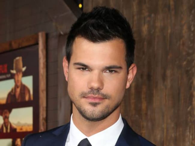 ¡Los hombres ahora se pintan el pelo! Taylor Lautner sorprende con su ‘radical’ cambio de look